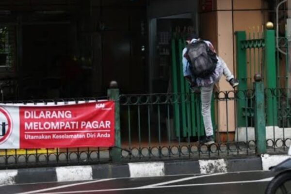 meloncati pagar