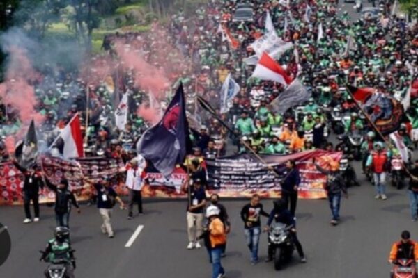 Demonstrasi, Apakah harus izin ke Kepolisian?